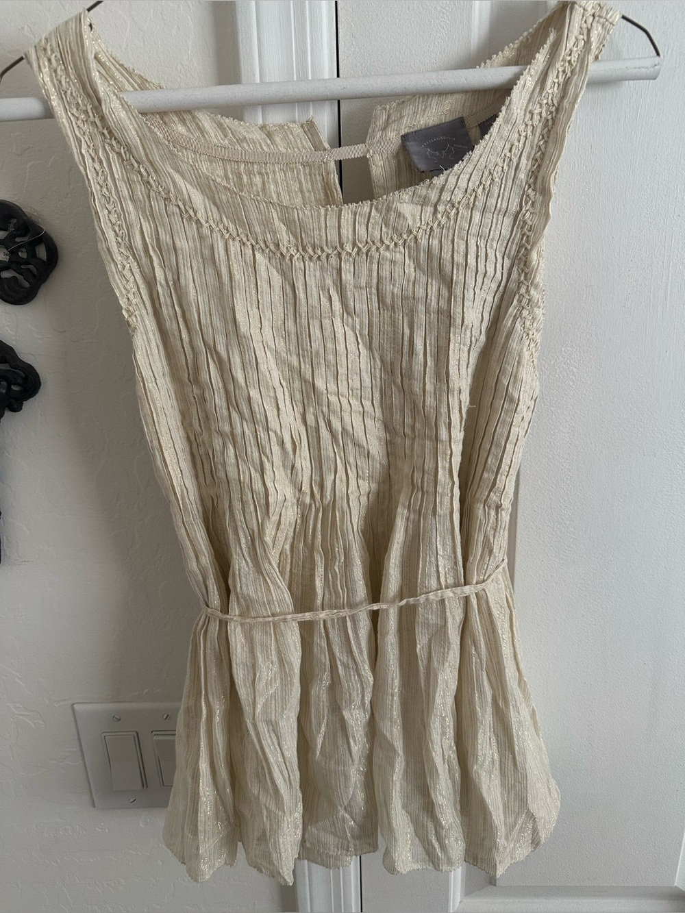 Anthropologie Vanessa Virginia discontinued  ladies ivory and gold shimmer top